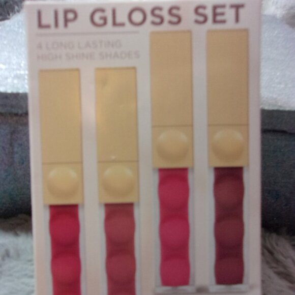 M-53 NEW IN PACKAGE 4 LONG LASTING LIP GLOSS SET - Picture 4 of 9